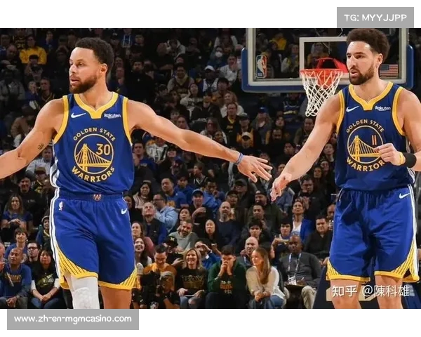 科尔称赞库里天赋与品格兼备 职业道德高尚的篮球精神典范 科尔称赞库里天赋与品格兼备 职业道德高尚的篮球精神典范